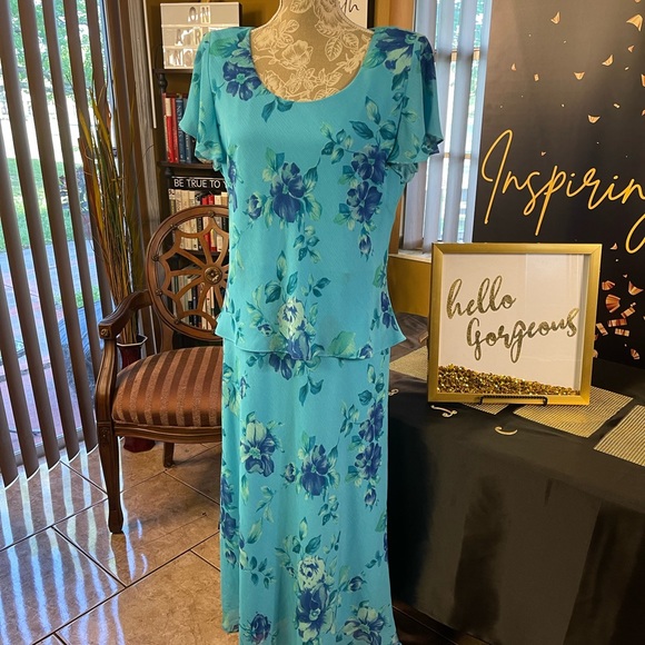 Ideal for an elegant evening or cruise wear. Comfortable with lots of movement! - Picture 2 of 4